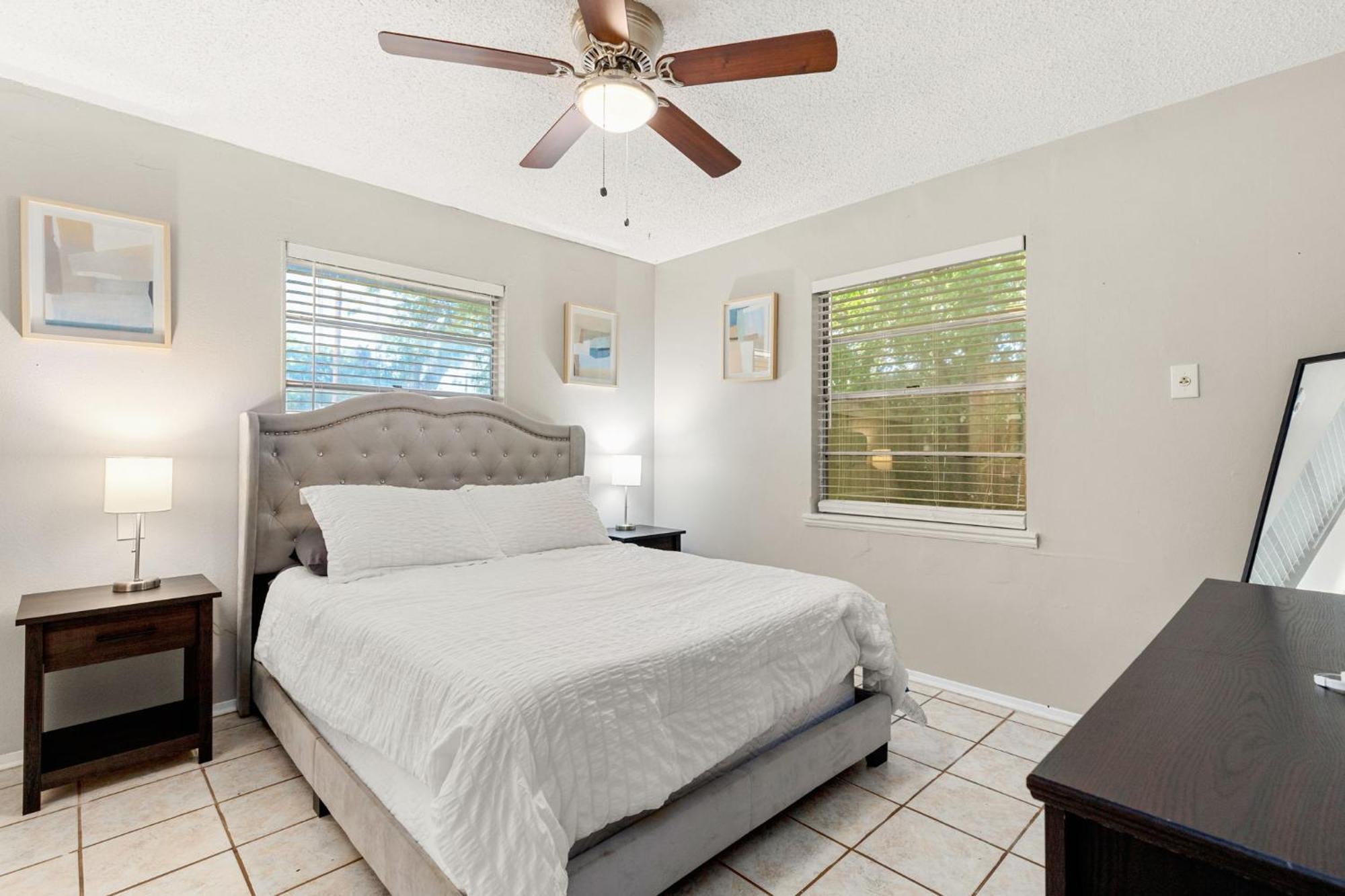 Cozy 3 Bedroom With Hot Tub 2 Min Away From Lackland سان أنطونيو المظهر الخارجي الصورة