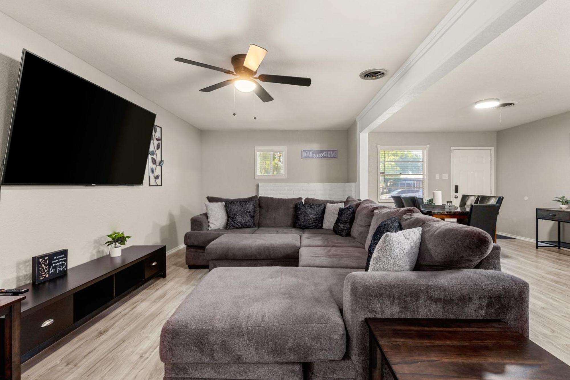 Cozy 3 Bedroom With Hot Tub 2 Min Away From Lackland سان أنطونيو المظهر الخارجي الصورة
