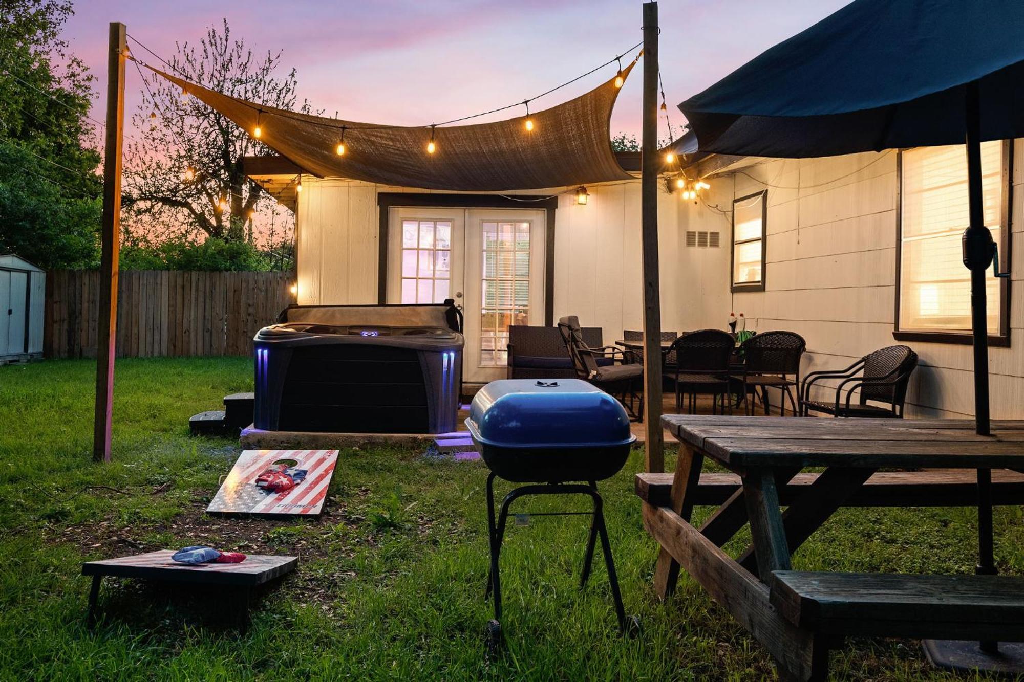 Cozy 3 Bedroom With Hot Tub 2 Min Away From Lackland سان أنطونيو المظهر الخارجي الصورة