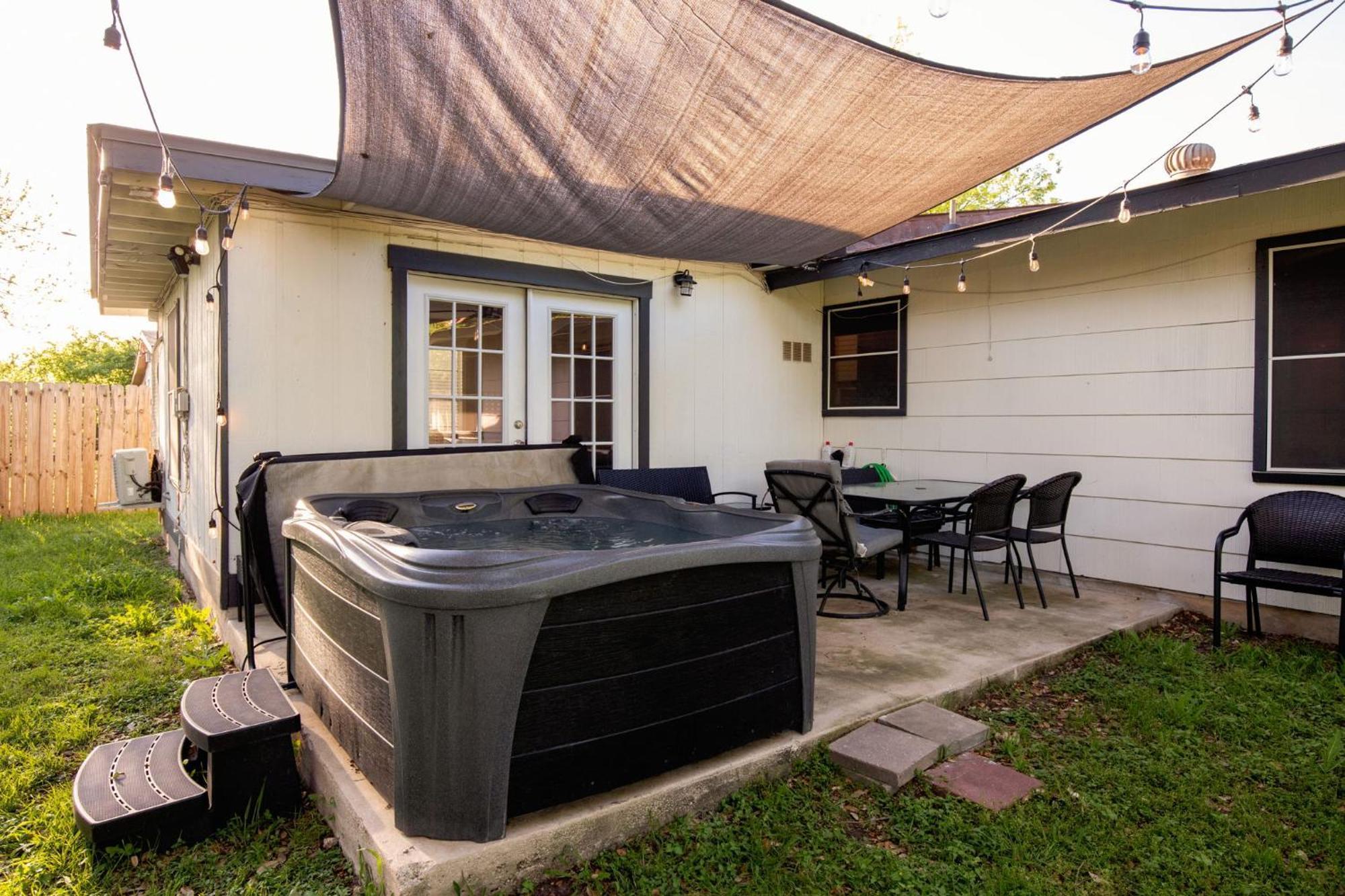 Cozy 3 Bedroom With Hot Tub 2 Min Away From Lackland سان أنطونيو المظهر الخارجي الصورة